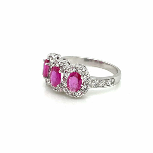 Bague 56 Bague trois pierres rubis et diamants en or 18k 58 Facettes