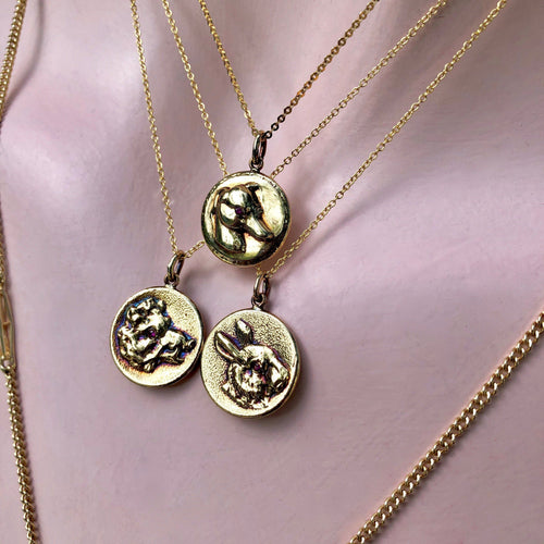 Pendentif Cute as a Button - Pendentif lapin en or 14K et rubis 58 Facettes