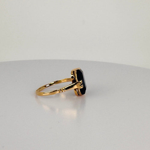 https://cdn.shopify.com/s/files/1/0829/5212/6812/files/Vintage14KYellowGoldTanzaniteRingrightside.jpg?v=1785920987