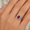 56 Bague en or blanc 18 kt avec rubis et diamants 58 Facettes AN543 (0099)