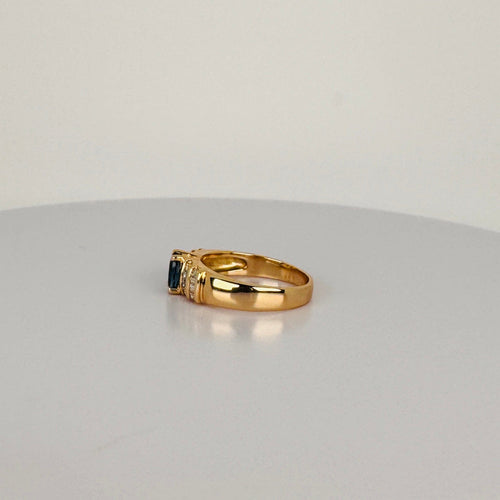 https://cdn.shopify.com/s/files/1/0829/5212/6812/files/Vintage14KYellowGoldSapphire_DiamondRing6.jpg?v=1785945924