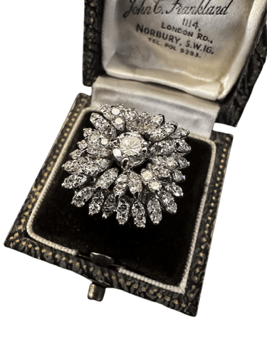 1960s floral ring in white gold and diamonds 