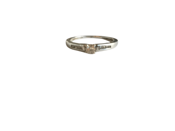 Ring Solitär aus Weißgold und Diamanten 