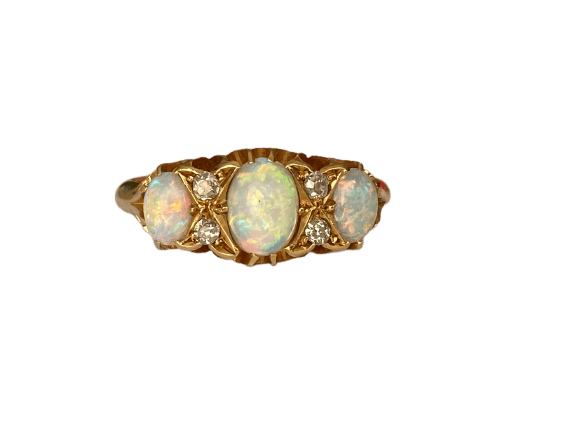 52 Bague édouardienne anglaise en or jaune 18 ct, opales et diamants 58 Facettes ring