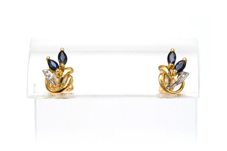 Boucles d'oreilles contemporaines en or jaune et blanc 18 carats et saphirs 58 Facettes 22580