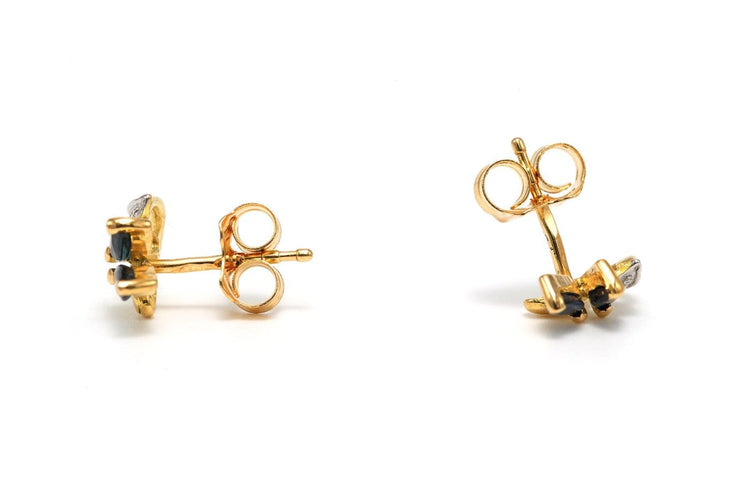 Boucles d'oreilles contemporaines en or jaune et blanc 18 carats et saphirs 58 Facettes 22580