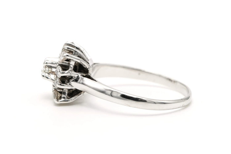 55 Bague contemporaine en or blanc 18 carats et diamants 58 Facettes 22591