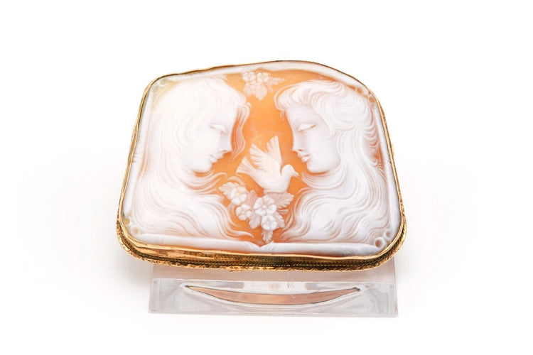 Broche Art Nouveau en or jaune 14 carats et camée coquillage 58 Facettes 22921