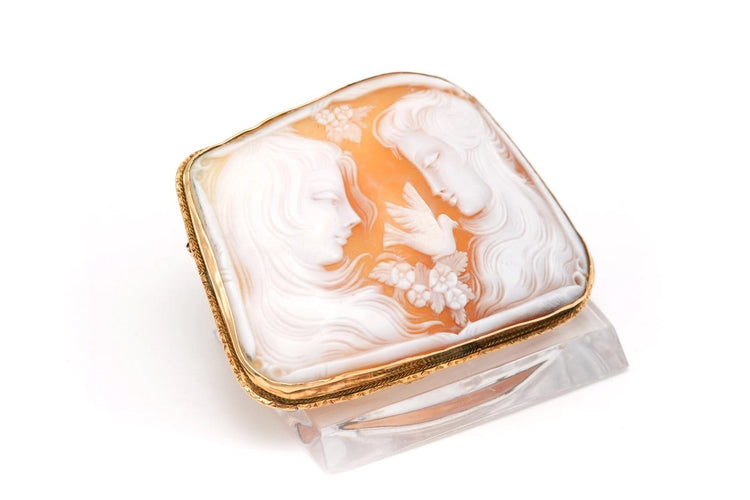 Broche Art Nouveau en or jaune 14 carats et camée coquillage 58 Facettes 22921