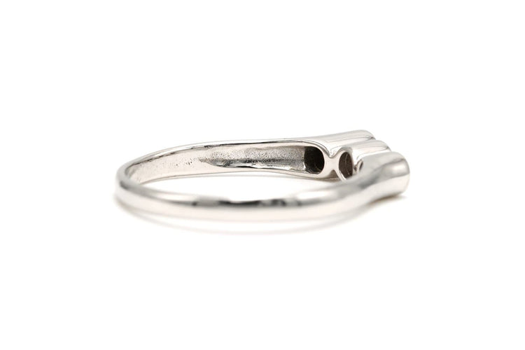 52 Bague contemporaine en or blanc et diamants taille brillant 58 Facettes 22893