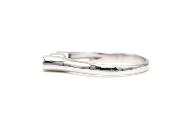 52 Bague contemporaine en or blanc et diamants taille brillant 58 Facettes 22893