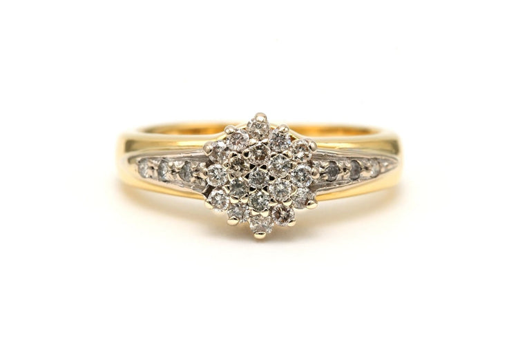 50 Bague contemporaine en or jaune 18 carats et diamants taille brillant 58 Facettes 19454