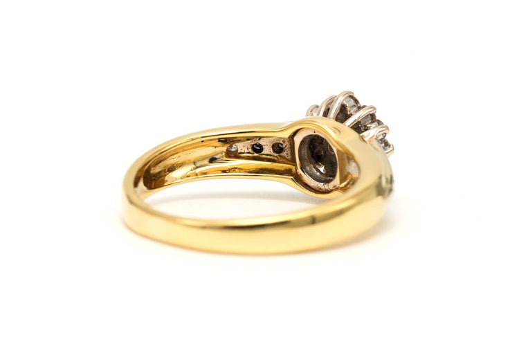 50 Bague contemporaine en or jaune 18 carats et diamants taille brillant 58 Facettes 19454