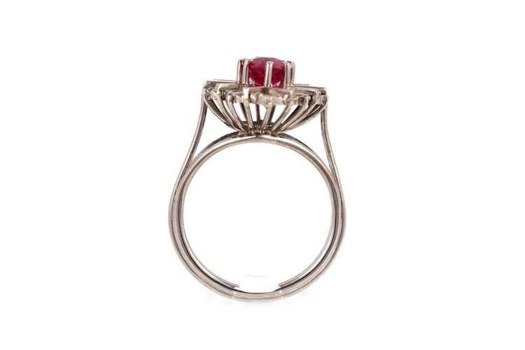 52 Art Déco - Bague en or blanc, rubis et diamants taille rose 58 Facettes 23846