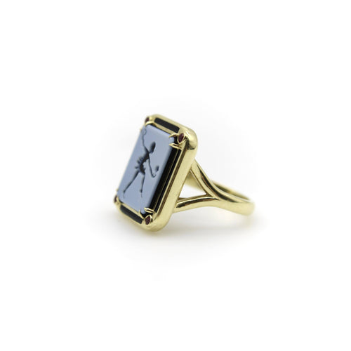 Josephine Baker Ring 54 - Intaglio agate ring in 18 ct gold, enamel and rubies 58 Facettes 11189