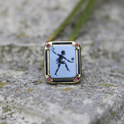 Josephine Baker Ring 54 - Intaglio agate ring in 18 ct gold, enamel and rubies 58 Facettes 11189