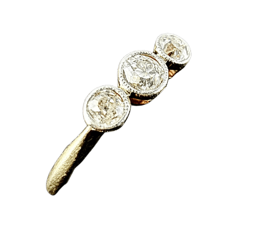 54 Bague trilogie ancienne en or jaune, platine et diamants 58 Facettes Bague 0012