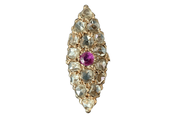 51 Bague marquise XIXe en or rose, rubis et diamants 58 Facettes Bague 27
