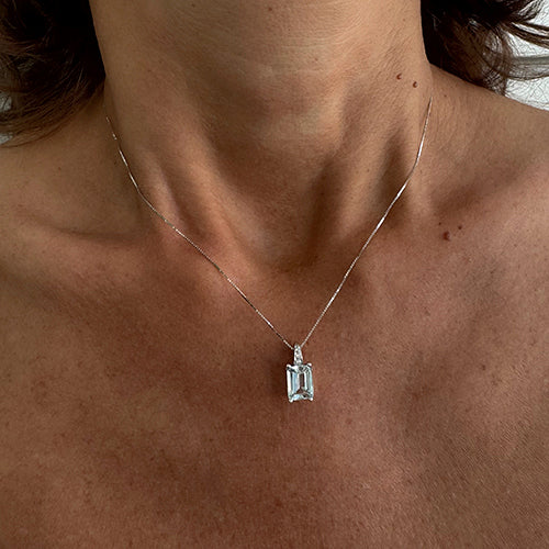 https://ledial.it/app/uploads/2026/06/38678-collana-oro-ciondolo-acquamarina-diamanti_50.jpg