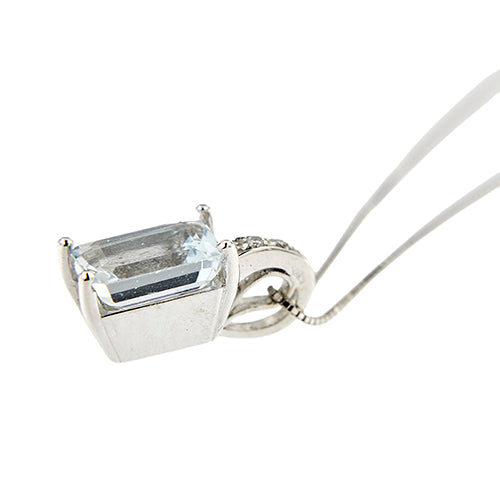 https://ledial.it/app/uploads/2026/06/38678-collana-oro-ciondolo-acquamarina-diamanti_09.jpg