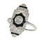 26089-0350.p00_Ein Art-déco-Ring aus den 1920er Jahren mit Diamanten und Onyx im klaren geometrischen Design-de.jpg