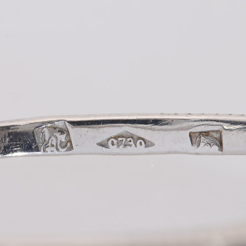 26089-0350.p13_Ein Art-déco-Ring aus den 1920er Jahren mit Diamanten und Onyx im klaren geometrischen Design-de.jpg