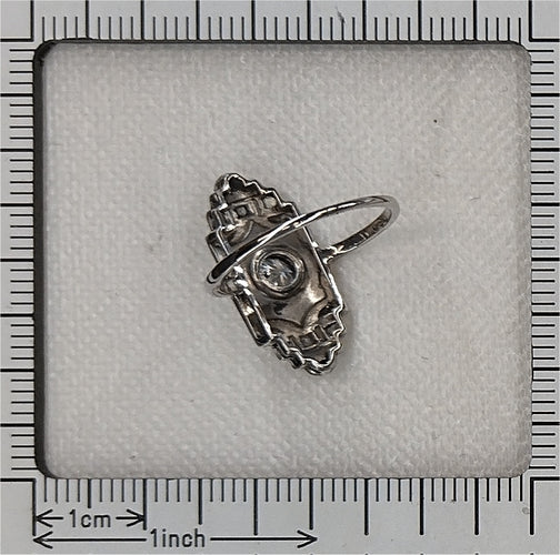 26089-0350.p02_A Anillo Art Déco de los años 1920 con diamante y ónix de diseño geométrico definido-en.jpg