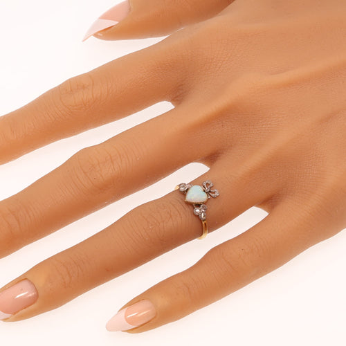 26090-0194.p03_Belle Époque Opal and Diamond Love Ring with Heart and Bow-en.jpg