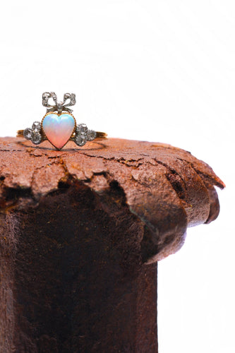 26090-0194.p01_Belle Époque Opal and Diamond Love Ring with Heart and Bow-en.jpg