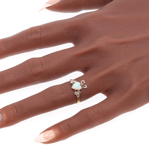 26090-0194.p02_Belle Époque Opal and Diamond Love Ring with Heart and Bow-en.jpg