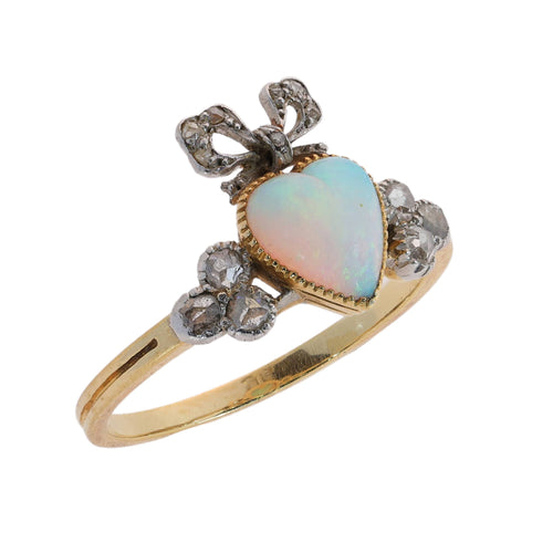 26090-0194.p13_Belle Époque Opal and Diamond Love Ring with Heart and Bow-en.jpg