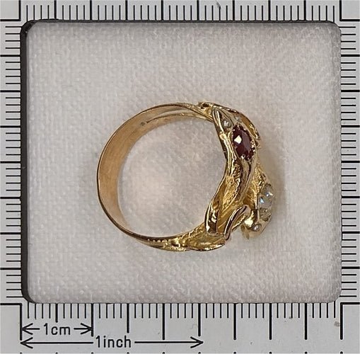 26106-0268.p12_Due serpenti in oro  Un anello vittoriano con diamanti e rubini  circa 1900-en.jpg