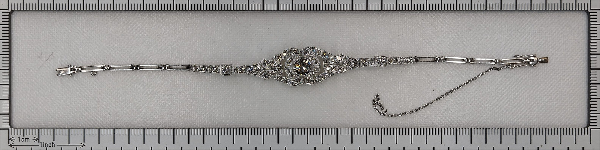26117-0106.p14_Architectural Art Deco Platinum Diamond Bracelet Circa 1930-en.jpg