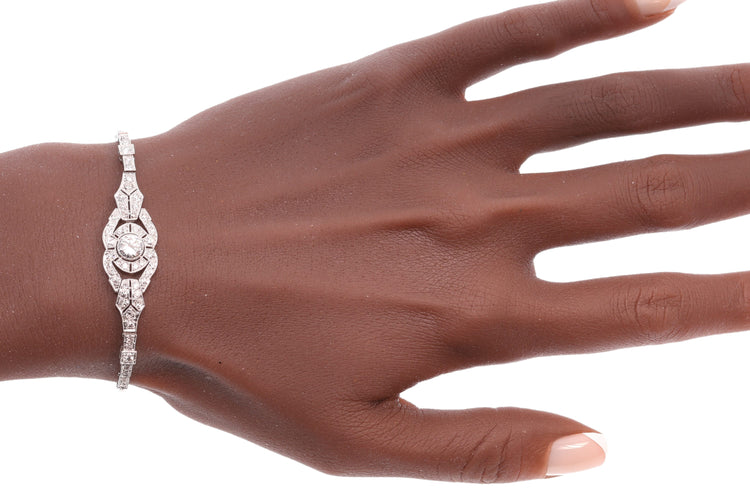 26117-0106.p02_Architectural Art Deco Platinum Diamond Bracelet Circa 1930-en.jpg