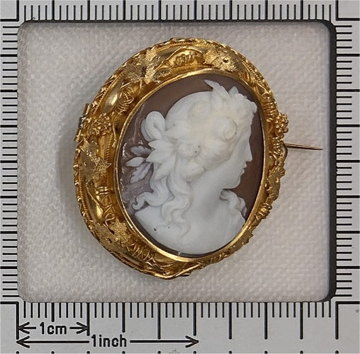 26127-0262.p12_Mythology and Memory in an 18K Gold Cameo Locket Brooch circa 1870-en.jpg
