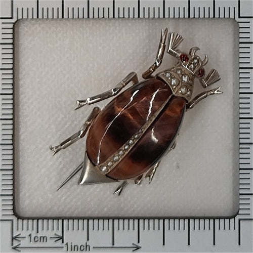 26127-0278.p08_A ca. 1880 billebroche med rødligt tigerøje og frøperler-en.jpg