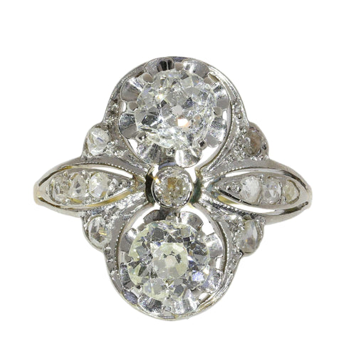 26146-0011.p03_Belle Époque Diamond Ring with Leaf-Shaped Shoulders circa 1910-en.jpg