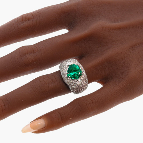 26155-0108.p01_A Bold Vintage Ring with a Colombian Emerald Heart and Diamonds circa 1990-en.jpg