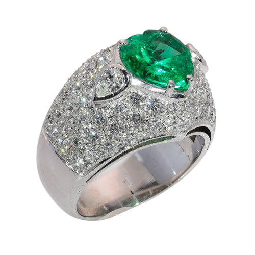26155-0108.p09_A Bold Vintage Ring with a Colombian Emerald Heart and Diamonds circa 1990-en.jpg