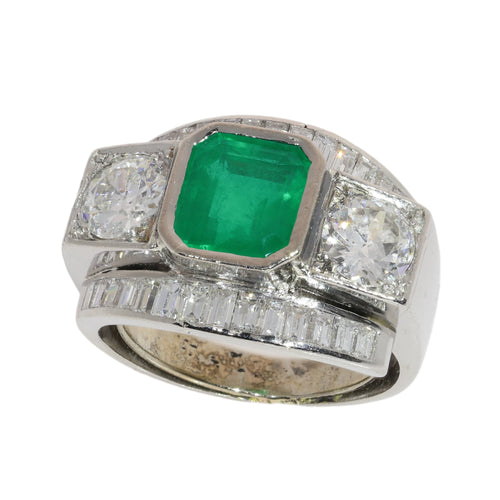 26155-0112.p00_Ein architektonischer Statement-Ring mit Smaragd und Diamanten  um  1955-de.jpg