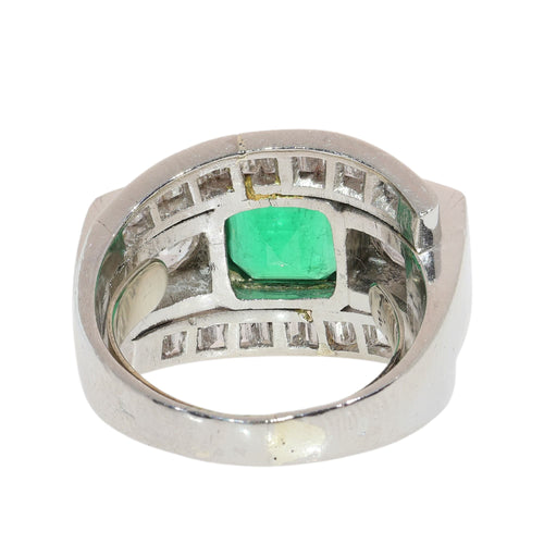 26155-0112.p11_Ein architektonischer Statement-Ring mit Smaragd und Diamanten  um  1955-de.jpg