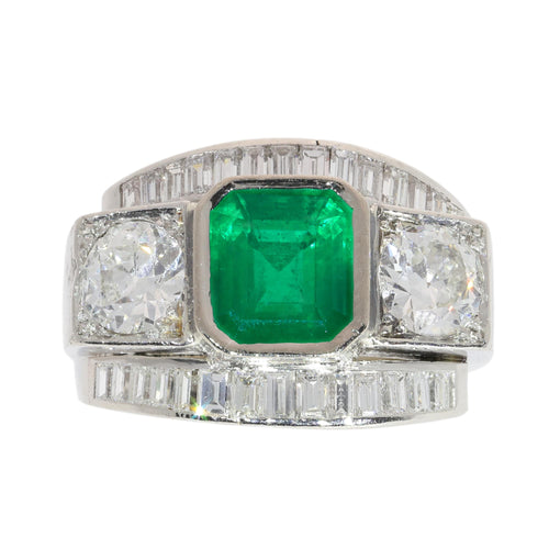 26155-0112.p03_Ein architektonischer Statement-Ring mit Smaragd und Diamanten  um  1955-de.jpg