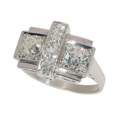 26203-0045.p04_Arkitektonisk Art Deco platin diamantring  Belgien  cirka 1950-en.jpg