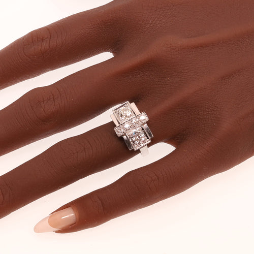 26203-0045.p01_Arkitektonisk Art Deco platin diamantring  Belgien  cirka 1950-en.jpg
