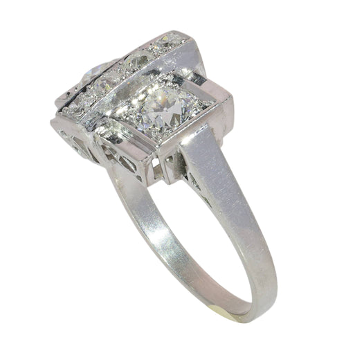 26203-0045.p05_Arkitektonisk Art Deco platin diamantring  Belgien  cirka 1950-en.jpg