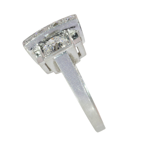 26203-0045.p06_Arkitektonisk Art Deco platin diamantring  Belgien  cirka 1950-en.jpg