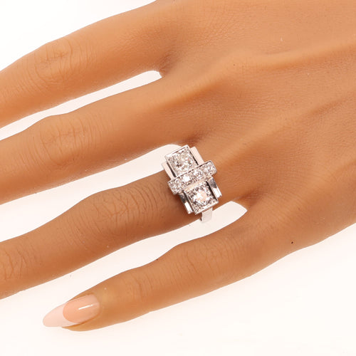 26203-0045.p02_Arkitektonisk Art Deco platin diamantring  Belgien  cirka 1950-en.jpg