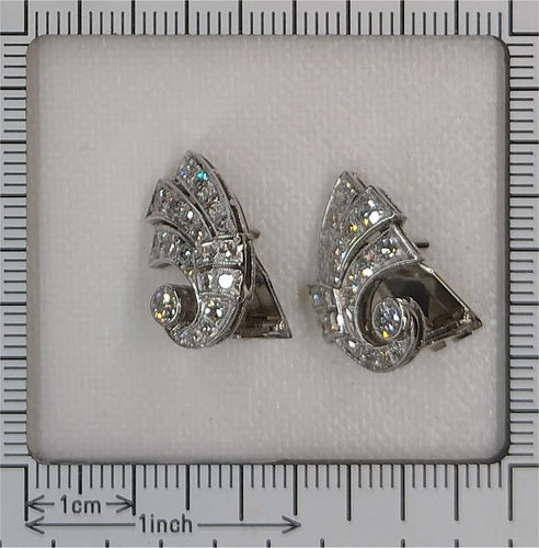 26229-0099.p05_Kolczyki klipsy z diamentami z platyny z lat pięćdziesiątych, około 1950 roku, z oprawą z 18-karatowego białego złota-en.jpg