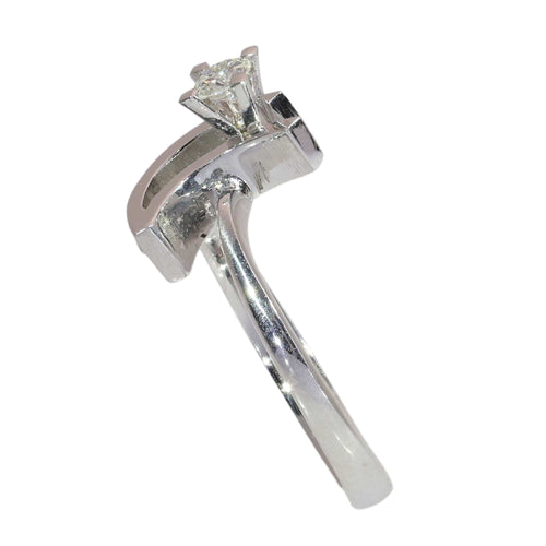 26232-0179.p06_Ca. 1970 18K hvidgulds modernistisk diamantring-en.jpg