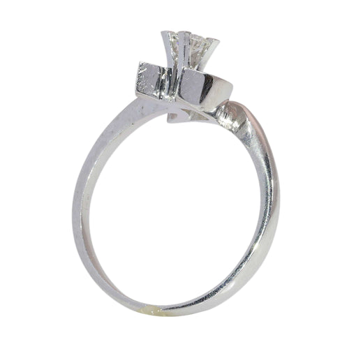 26232-0179.p08_Ca. 1970 18K hvidgulds modernistisk diamantring-en.jpg